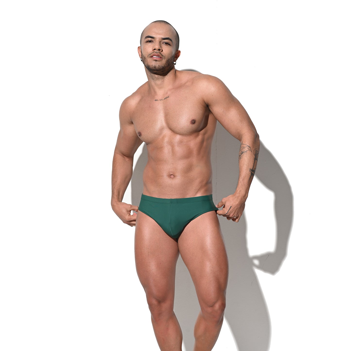 DESMIIT Men's Low Rise Letter Print Swim Briefs | High Stretch Quick-Dry Form-fitting S3211