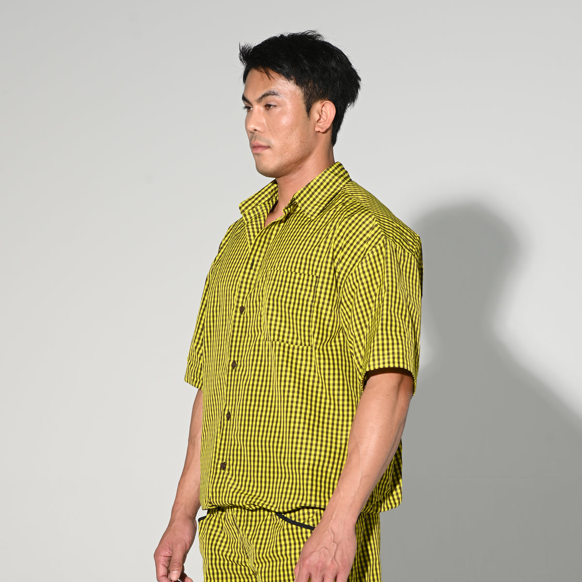 DESMIIT Men's Plaid Short Sleeve Button Down Shirt Loose Fit Non-Stretch Nylon Camp Collar Casual Vacation Shirt with Chest Pocket T3502