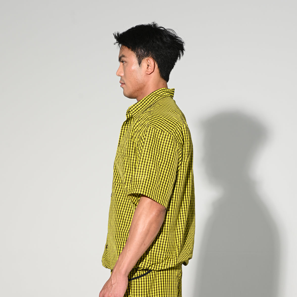 DESMIIT Men's Plaid Short Sleeve Button Down Shirt Loose Fit Non-Stretch Nylon Camp Collar Casual Vacation Shirt with Chest Pocket T3502