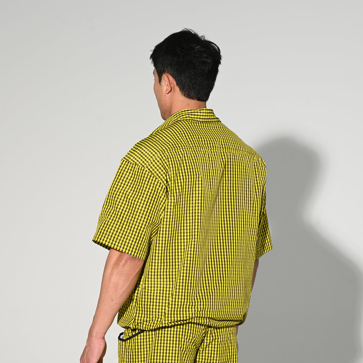 DESMIIT Men's Plaid Short Sleeve Button Down Shirt Loose Fit Non-Stretch Nylon Camp Collar Casual Vacation Shirt with Chest Pocket T3502