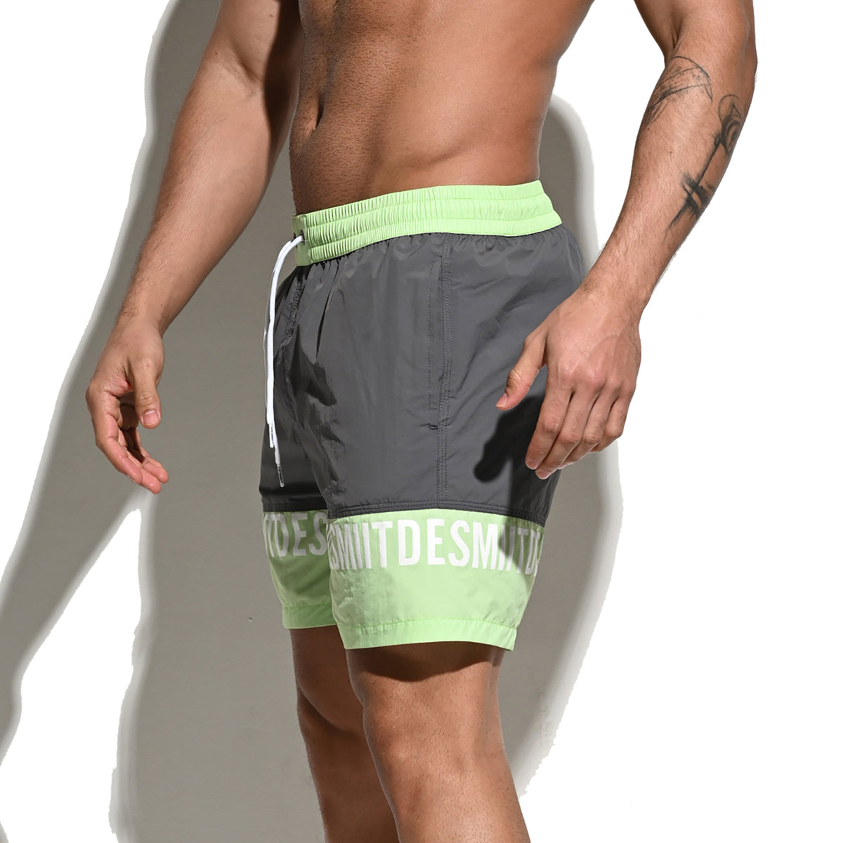 DESMIIT Men's Fashion Color Block Quick dry Swim Board Shorts, Quick‑Dry Breathable Beach shorts B3107
