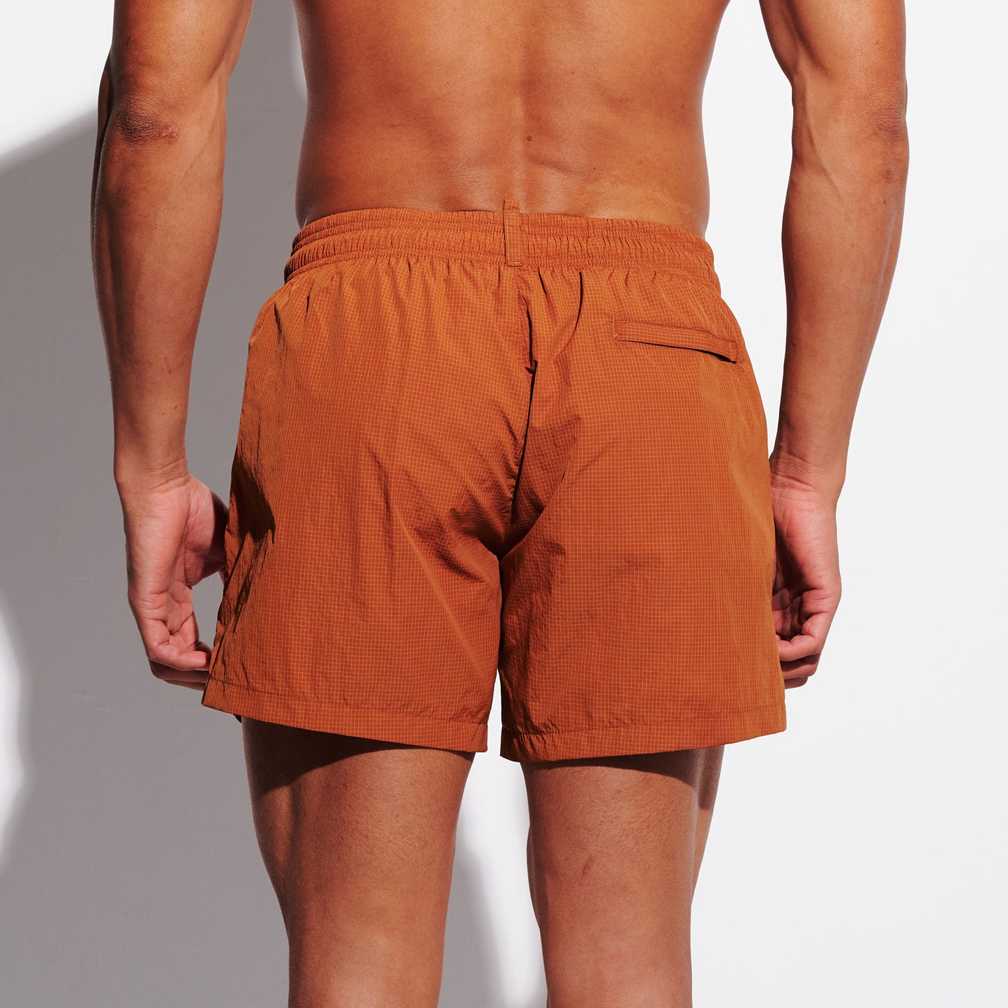 Men's Solid Dark Grid Swim Shorts, Water-Repellent Quick-Dry Board Shorts with Pockets, Soft Portable Athletic Trunks B3681