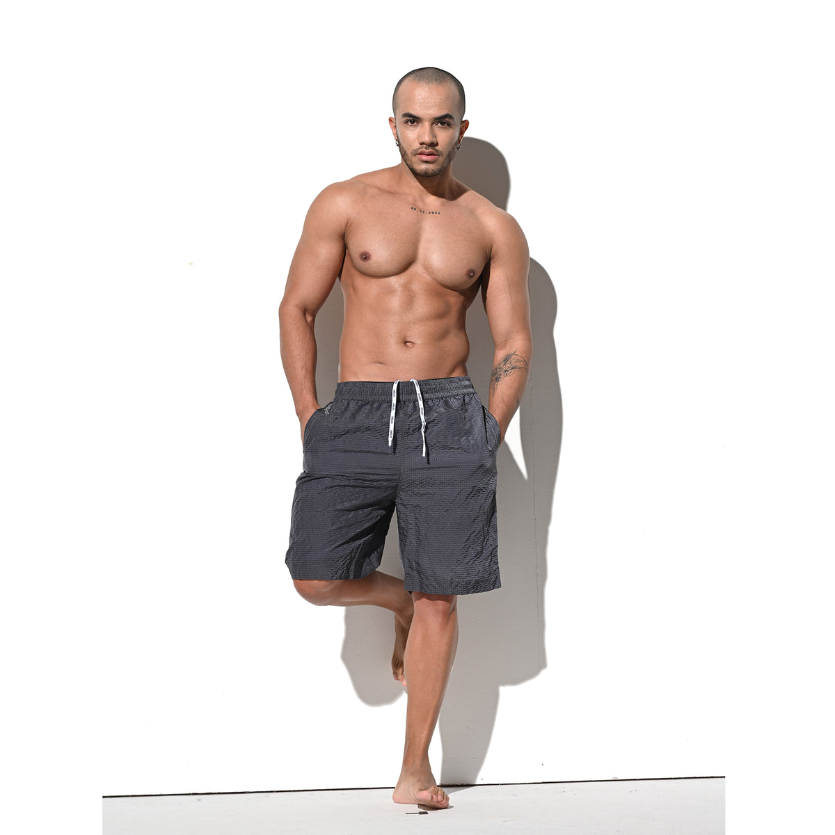 DESMIIT Men's Mid‑Length Solid Color Ultra‑Thin Fast‑Dry Beach Shorts, Casual Summer Swim Trunks with Pockets B5238