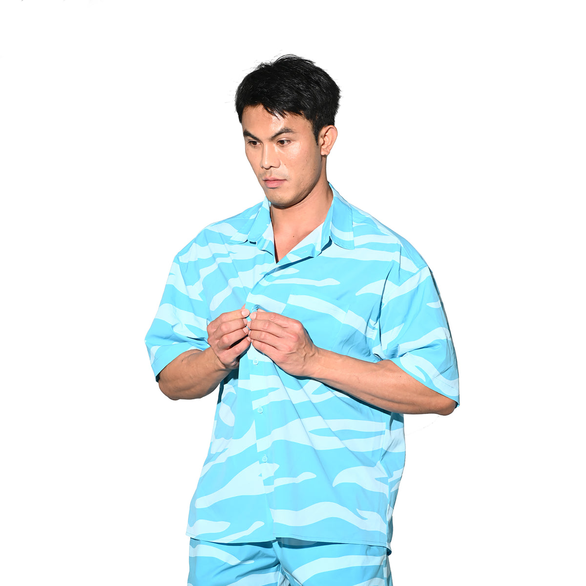DESMIIT Men's Camo Print Short Sleeve Button Down, Loose Fit Non-Stretch Nylon Camp Collar Vacation Shirt with Chest Pocket  T3504