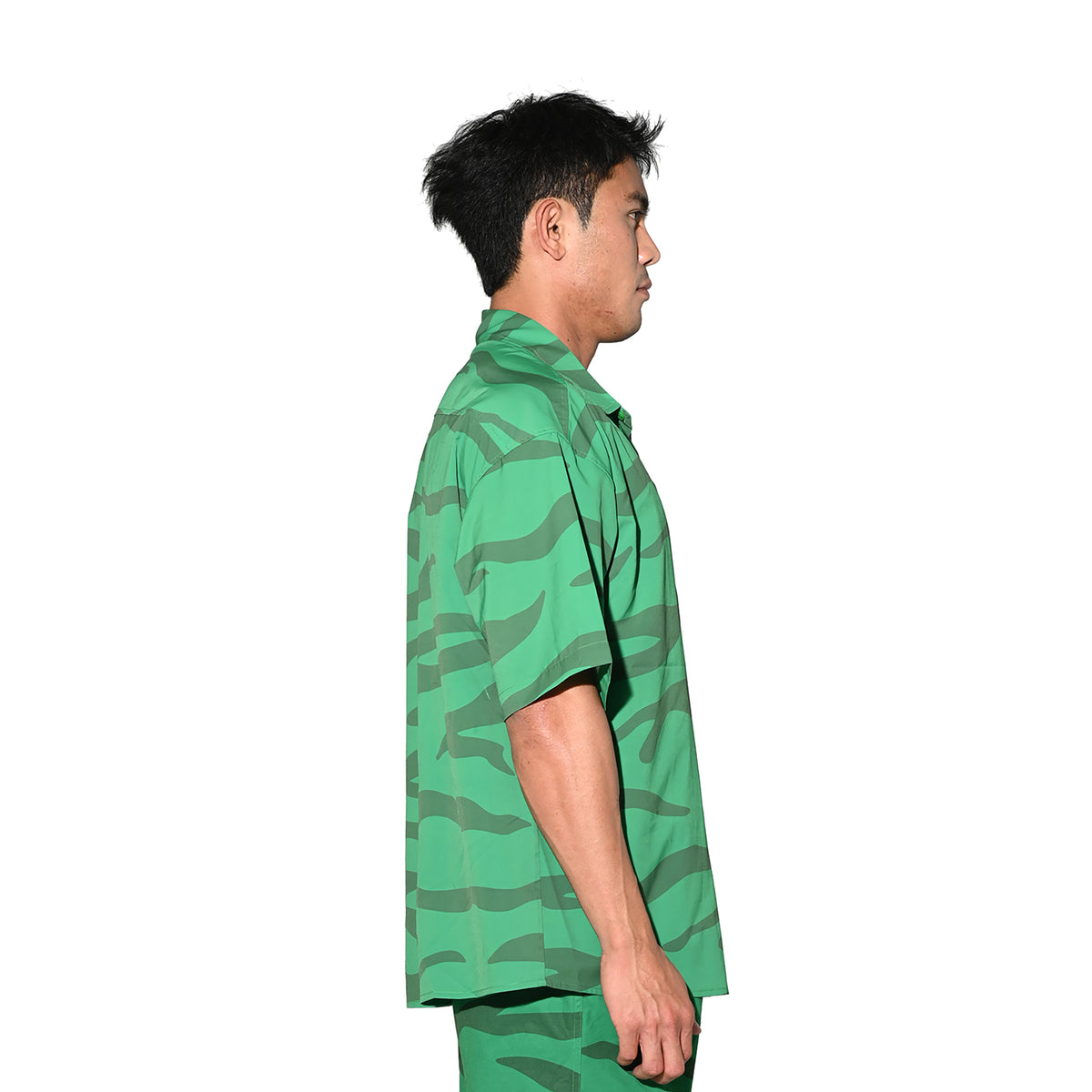 DESMIIT Men's Camo Print Short Sleeve Button Down, Loose Fit Non-Stretch Nylon Camp Collar Vacation Shirt with Chest Pocket  T3504