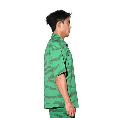 DESMIIT Men's Camo Print Short Sleeve Button Down, Loose Fit Non-Stretch Nylon Camp Collar Vacation Shirt with Chest Pocket  T3504