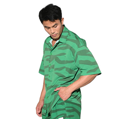 DESMIIT Men's Camo Print Short Sleeve Button Down, Loose Fit Non-Stretch Nylon Camp Collar Vacation Shirt with Chest Pocket  T3504