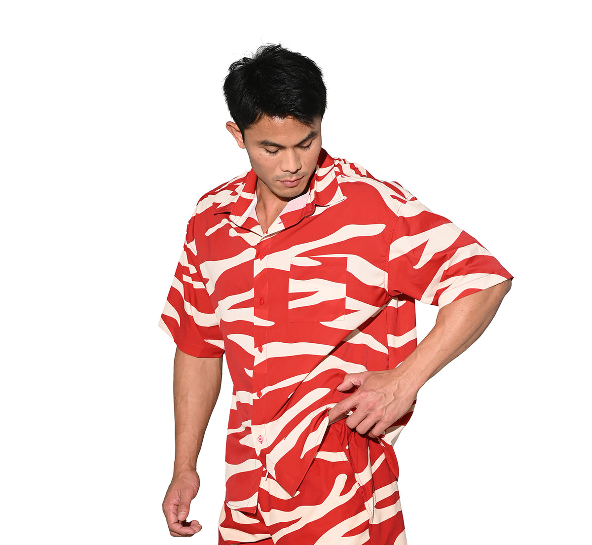 DESMIIT Men's Camo Print Short Sleeve Button Down, Loose Fit Non-Stretch Nylon Camp Collar Vacation Shirt with Chest Pocket  T3504